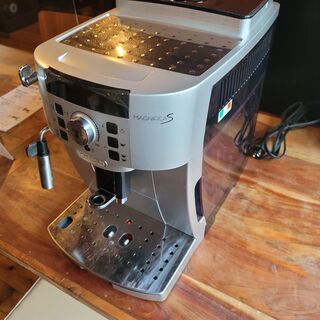 DeLonghi　デロンギ　マグニフィカS　ECAM22110S...