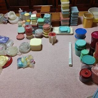 タッパーウェア　部屋にいっぱいあります。これ全部です