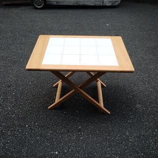 折りたたみテーブル　重さ1キロ　【天板清掃済】