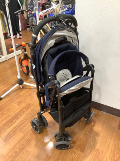 Combi ベビーカー　安全基準表記あり (SG、EN1888など) メチャカル　オート4キャス