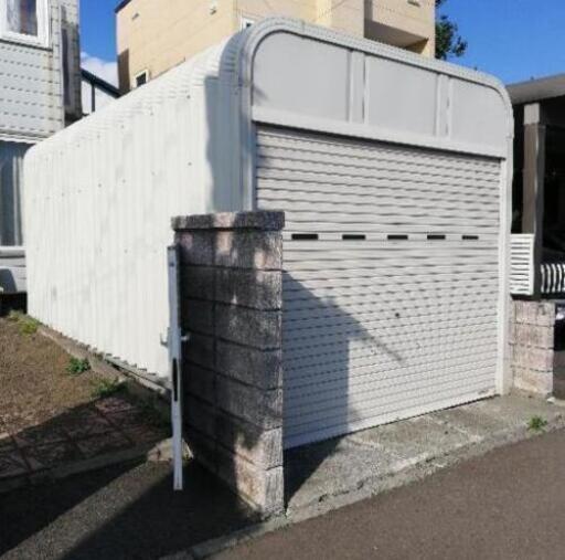 (商談中)車庫 収納棚付き 鍵あり