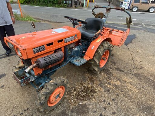 耕運機がわりにどうぞ 使ってた物で古いけどまだまだ現役 クボタ 9.5馬力 4WD ディーゼル トラクタ ブルトラ B5001　引取限定 厚木～