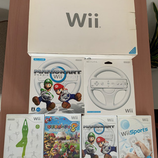 Wii本体とソフトとマリオカート用のハンドルのセット