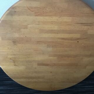 木製丸テーブル