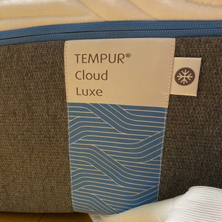 Tempur 30cm新品に近いです。10年保証あり