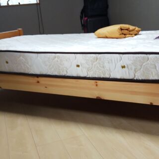 無料です。　アンネルのシングルベッドと無印良品の木製フレーム