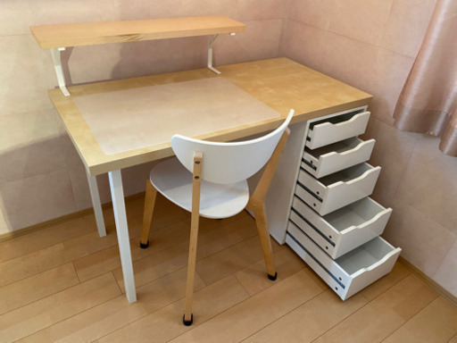 イケアikea白い机と白い椅子とデスクマット Y1606 綱島のテーブル 学習机 の中古あげます 譲ります ジモティーで不用品の処分