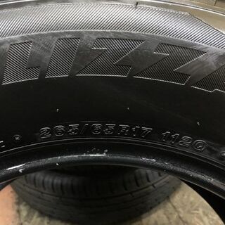 BS BLIZZAK DM-V2 265/65R17 17インチ スタッドレス 4本 2018年製 バリ溝 ランクルプラド ハイラックスサーフ等　(VTD426) クレジットカード QR決済可能 BS BLIZZAK DM-V2 265/65R17 17インチ スタッドレス 4本 2018年製 バリ溝