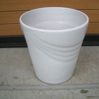 白い植木鉢　陶器製　⑧