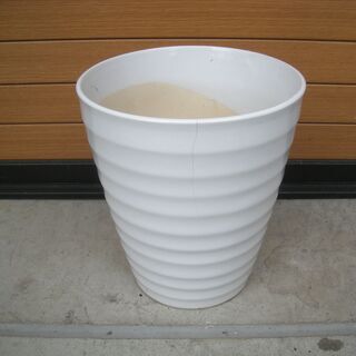 白い植木鉢　陶器製　⑨