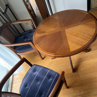 マルニ木工 丸テーブルと椅子2脚