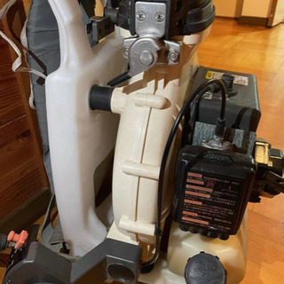 背負動力散布機　丸山