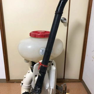 背負動力散布機　丸山