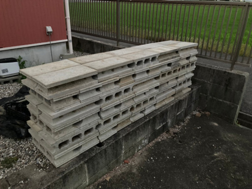 防草シート大量50坪以上、ブロック60個、クイ