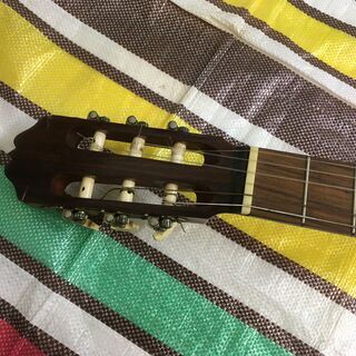 中古 アコースティックギター 弦のはりかえ必須