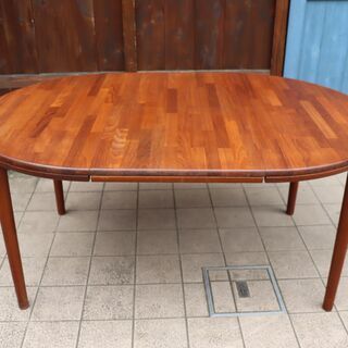 青林製作所のチーク無垢集成材エクステンションダイニングテーブルです。1970年代に発売されたジャパンヴィンテージの一品♪伸長式でラウンド型からオーバル型に！北欧系インテリアにおすすめ☆