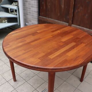 青林製作所のチーク無垢集成材エクステンションダイニングテーブルです。1970年代に発売されたジャパンヴィンテージの一品♪伸長式でラウンド型からオーバル型に！北欧系インテリアにおすすめ☆