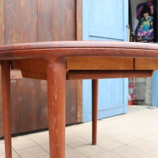 青林製作所のチーク無垢集成材エクステンションダイニングテーブルです。1970年代に発売されたジャパンヴィンテージの一品♪伸長式でラウンド型からオーバル型に！北欧系インテリアにおすすめ☆