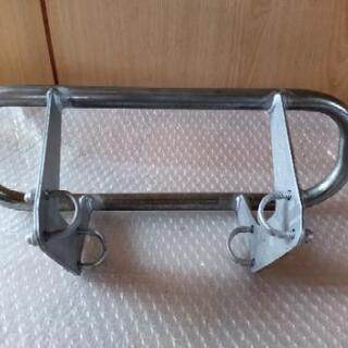 ホンダのジャズ−マグナ50のエンジン。ガ−ドです。