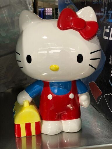 ハローキティ　貯金箱　高さ約26㎝