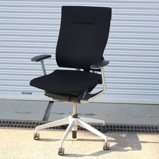 T289)イトーキ（ITOKI）スピーナチェア KE-715GP-Z5T1 肘付ハイバックチェア 椅子 ブラック 黒 参考価格10万円