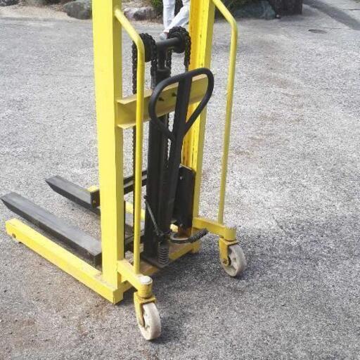 ハンドフォークリフト 1000kg 最高位1600mm 爪幅可変 パワー