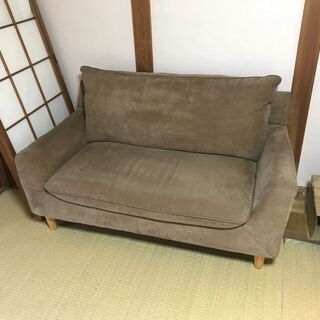 二人掛けソファ②（ブラウン色)格安で差し上げます。先着順ではあり...