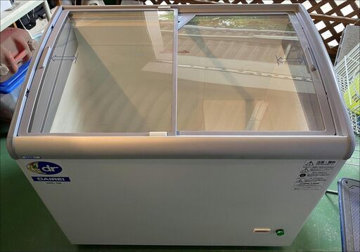 ダイレイハイブリッド冷凍ショーケースHRS-100中古品 状態は綺麗