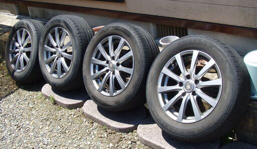 美品　エスティマ用　マナレイ　スポーツ　２１５／６０R１６　６千５百円