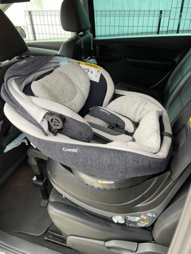 美品】コンビチャイルドシート 新生児-4歳対象 ISOFIX固定 ネイビー