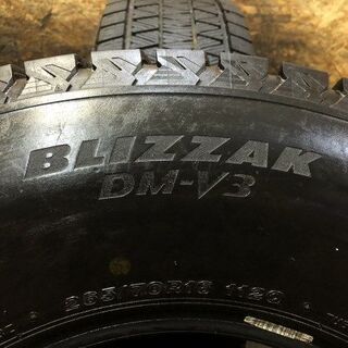 BS BLIZZAK DM-V3 265/70R16 16インチ スタッドレス 2本 2019年製 バリ溝 ランクルプラド ランクル70 パジェロ等　(VTF400) クレジットカード QR決済可能