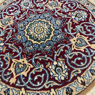 ペルシャ絨毯　ナイン産　丸型マット　メダリオン文様　赤系