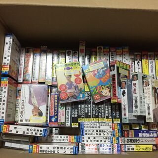 懐かしの8cmCDやカセットテープなど、約150個