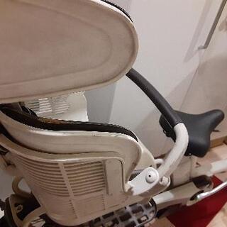 電動アシスト機能つき３人乗り自転車