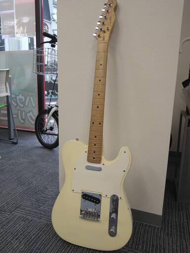 新しいエルメス 【8800円！】[中古]　ギター　Squier (Fender)　スクワイア　Telecaster　テレキャスター　サイズ大きめの黒ギターバック付 その他