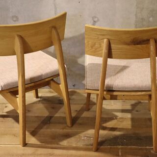 飛騨高山の家具メーカー キツツキマークの飛騨産業(HIDA)。森のことばシリーズのオーク無垢材(節入り) ダイニングチェア2脚セット。替えカバー2種類付きの和モダンな食卓椅子です！