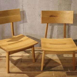 飛騨高山の家具メーカー キツツキマークの飛騨産業(HIDA)。森のことばシリーズのオーク無垢材(節入り) ダイニングチェア2脚セット。替えカバー2種類付きの和モダンな食卓椅子です！