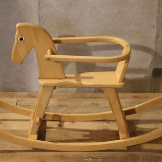 ドイツのGeuther(ゴイター)社の枠付き木馬です。ブナ材のナチュラル感とドイツ伝統のシンプルなデザインのロッキングホース。ウッドガード付なので小さなお子様も。Bornelund(ボーネルンド) ドイツのGeuther(ゴイター)社の枠付き木馬です。ブナ材のナチュラル感と