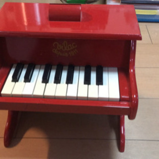 おもちゃピアノ