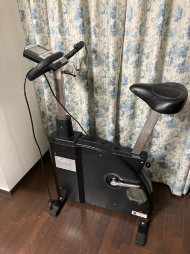 エクササイズ自転車こぎ　フィットネス　エアロバイク　Cutie