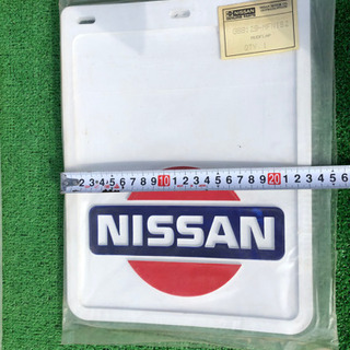 日産　NISSAN NAVARA(D22) オーストラリア日産純正オプション新品マッドフラップセット　ダットサントラック　旧日産ロゴ