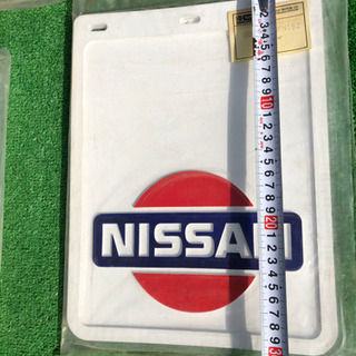 日産　NISSAN NAVARA(D22) オーストラリア日産純正オプション新品マッドフラップセット　ダットサントラック　旧日産ロゴ