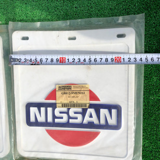 日産　NISSAN NAVARA(D22) オーストラリア日産純正オプション新品マッドフラップセット　ダットサントラック　旧日産ロゴ