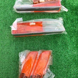 日産バイオレット(710)純正新品スペアレンズ付ヨーロッパ仕様フロントターンシグナルランプ＆サイドマーカーランプセット