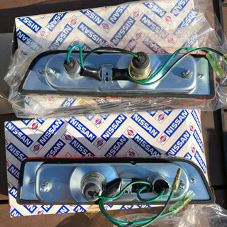 日産バイオレット(710)純正新品スペアレンズ付ヨーロッパ仕様フロントターンシグナルランプ＆サイドマーカーランプセット