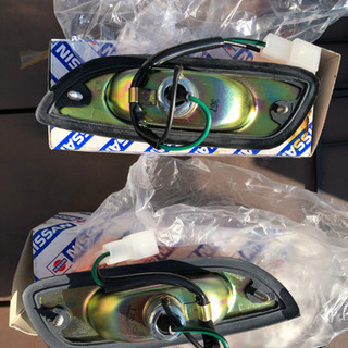 日産バイオレット(710)純正新品スペアレンズ付ヨーロッパ仕様フロントターンシグナルランプ＆サイドマーカーランプセット