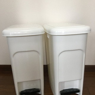 【ネット決済】未使用　2個組でフタ付きゴミ箱(ペタル式20ℓ) 