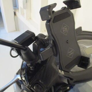 スズキ アドレスV125S USBポート、スマホホルダー、純正リアボックス付き