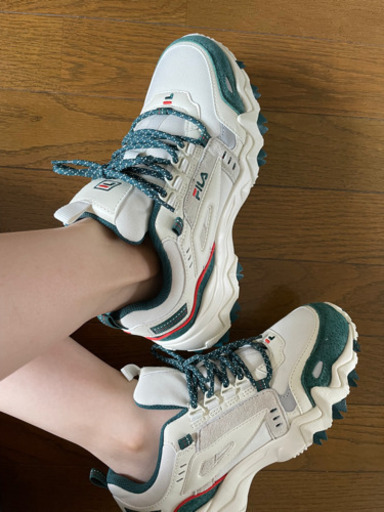 新品 FILA スニーカー OAKMONT BTS V テテ 着用モデル