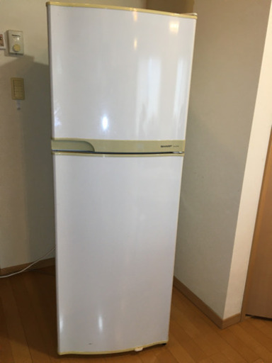 冷蔵庫 225L SHARP 一人暮らしに適しています。